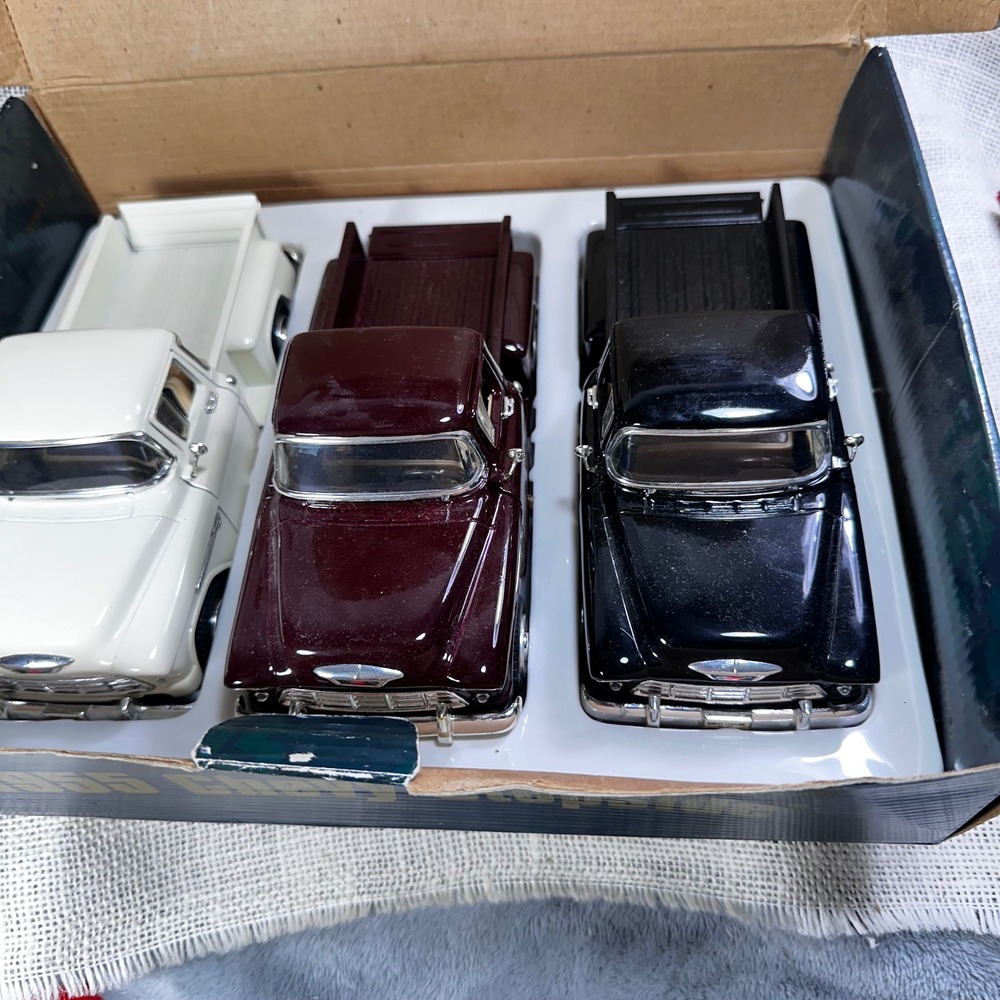 Superior 1955 Chevy 3100 Stepside 1:24 Diecast Truck Lot of 3 w/ Display READ